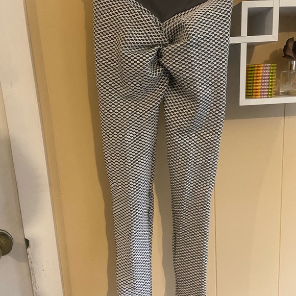 High Waist Yoga Pants, Tummy Control, Booty/Butt Lift, Viral TikTok Leggings - Picture 3 of 3